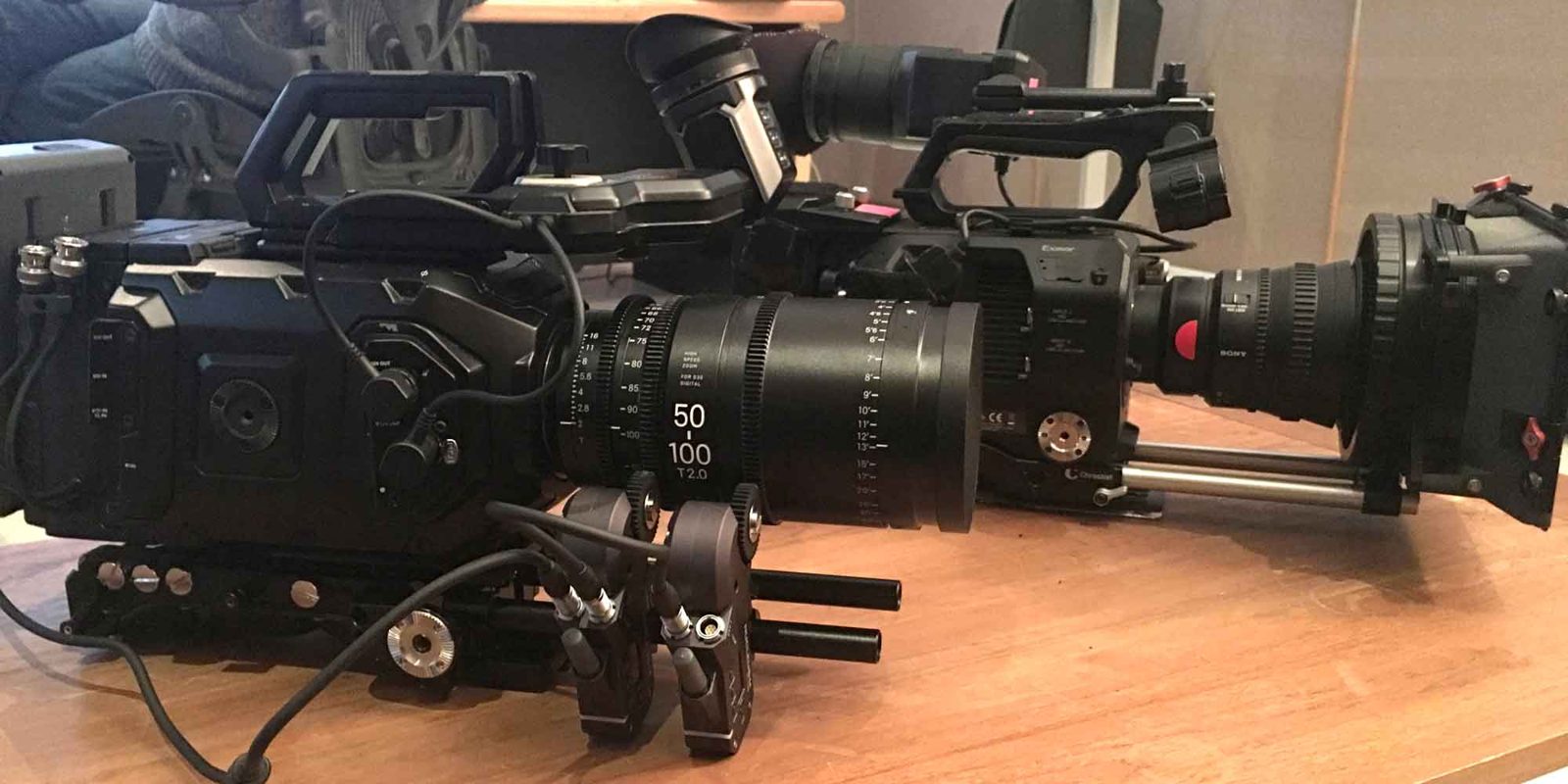 Cinema camera rig with zoom lens